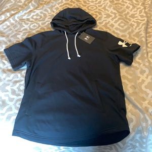 Under Armour Men’s M Black short sleeved hoodie